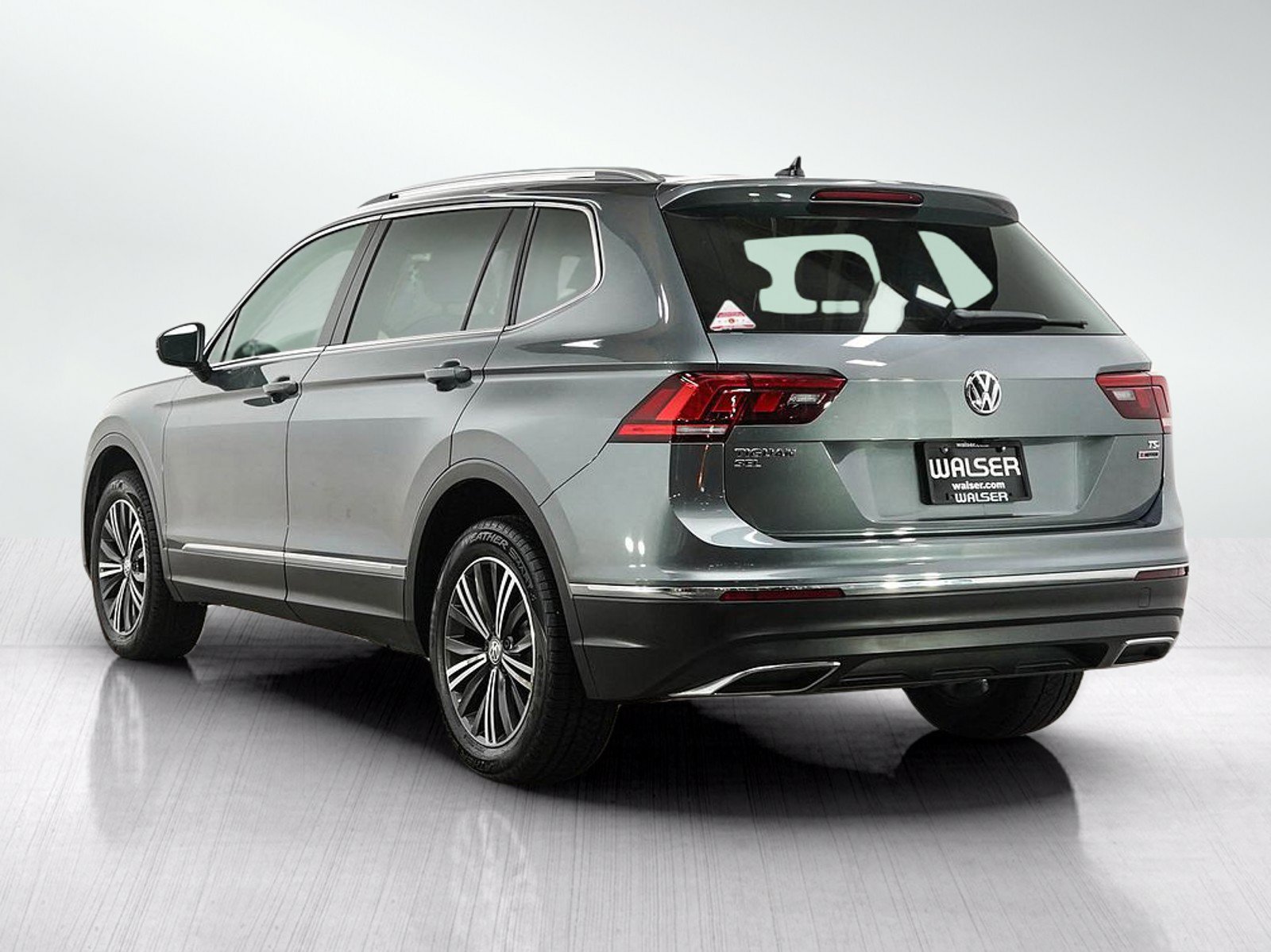 Used 2018 Volkswagen Tiguan SEL AWD/4WD image 3