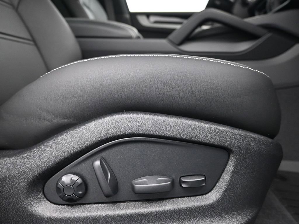 New 2026 Porsche Cayenne S image 14