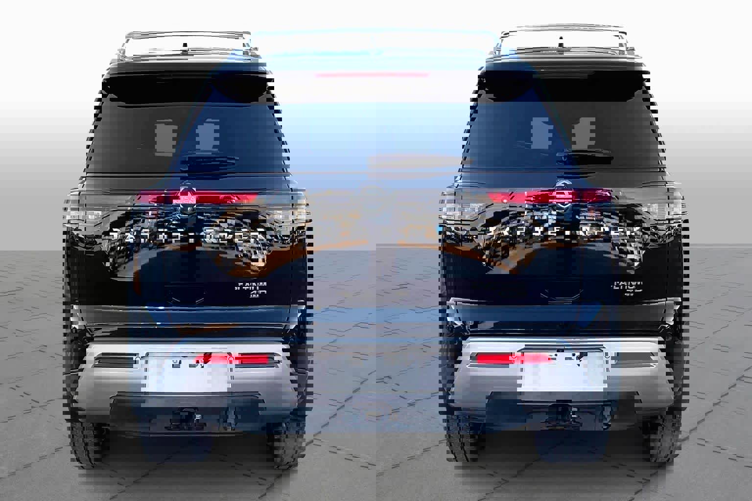 Used 2024 Nissan Pathfinder Platinum image 6