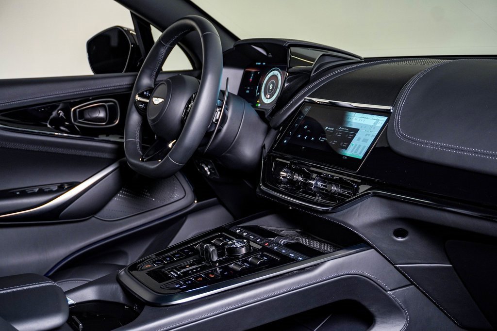 Used 2025 Aston Martin DBX 707 image 16