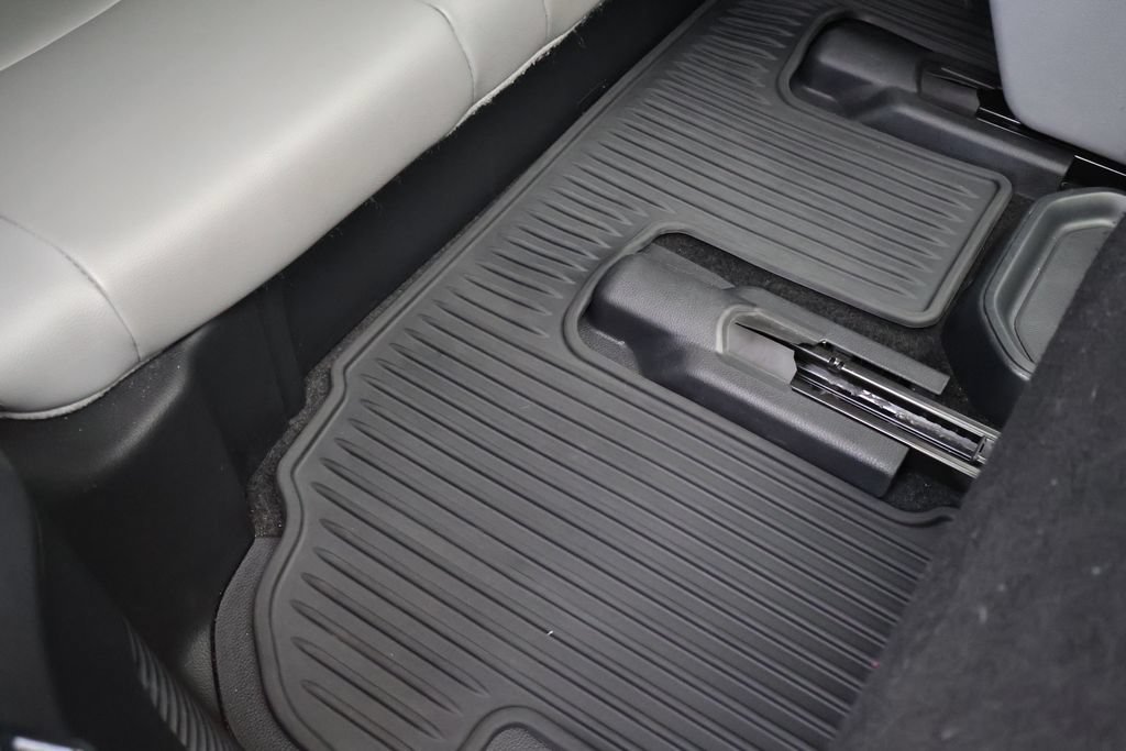 Used 2024 Toyota Highlander Platinum AWD/4WD image 65