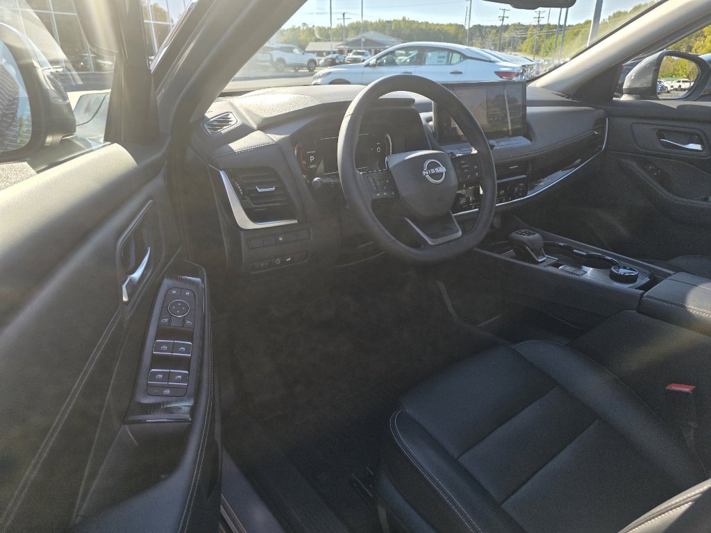 Used 2025 Nissan Rogue SL image 9