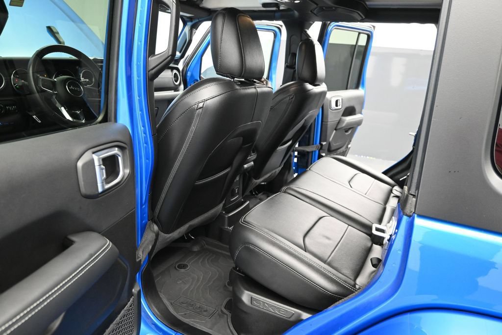 Used 2022 Jeep Wrangler Unlimited Sahara AWD/4WD image 11