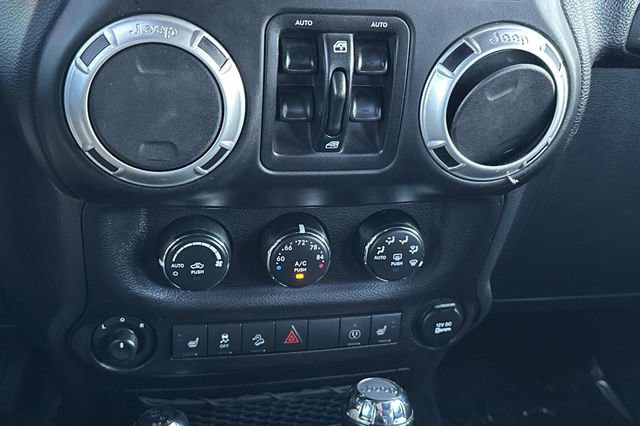 Used 2017 Jeep Wrangler Unlimited Sahara w/ Connectivity Group image 23