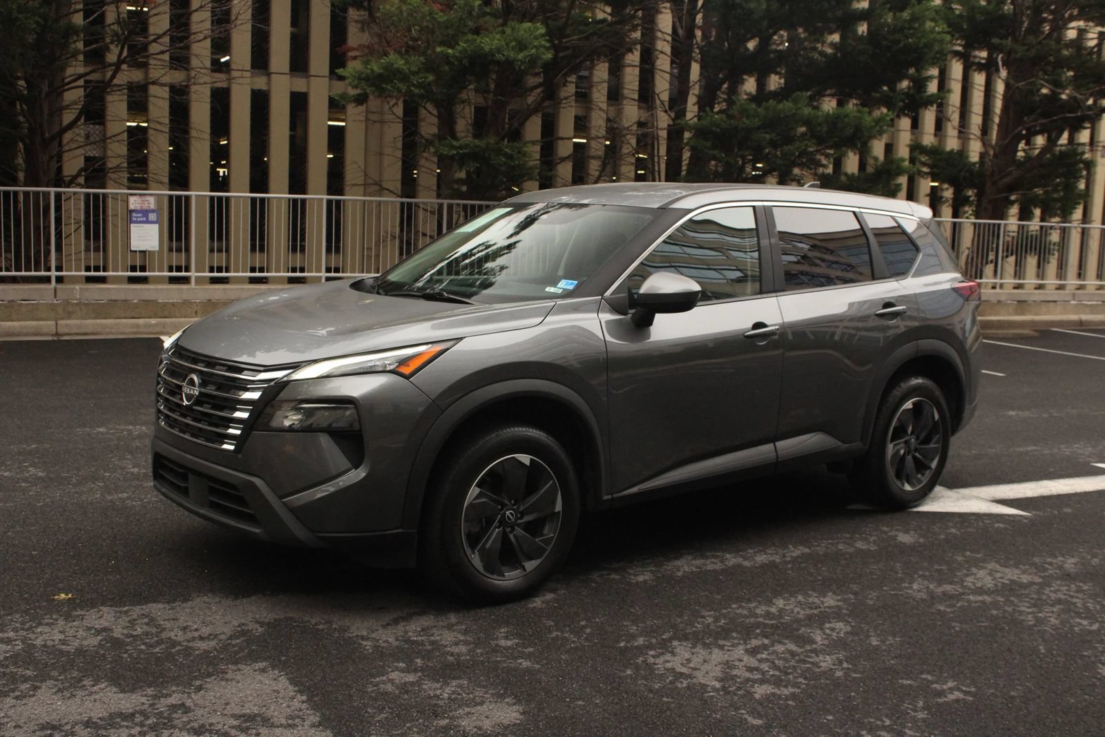 Used 2025 Nissan Rogue SV AWD/4WD image 12