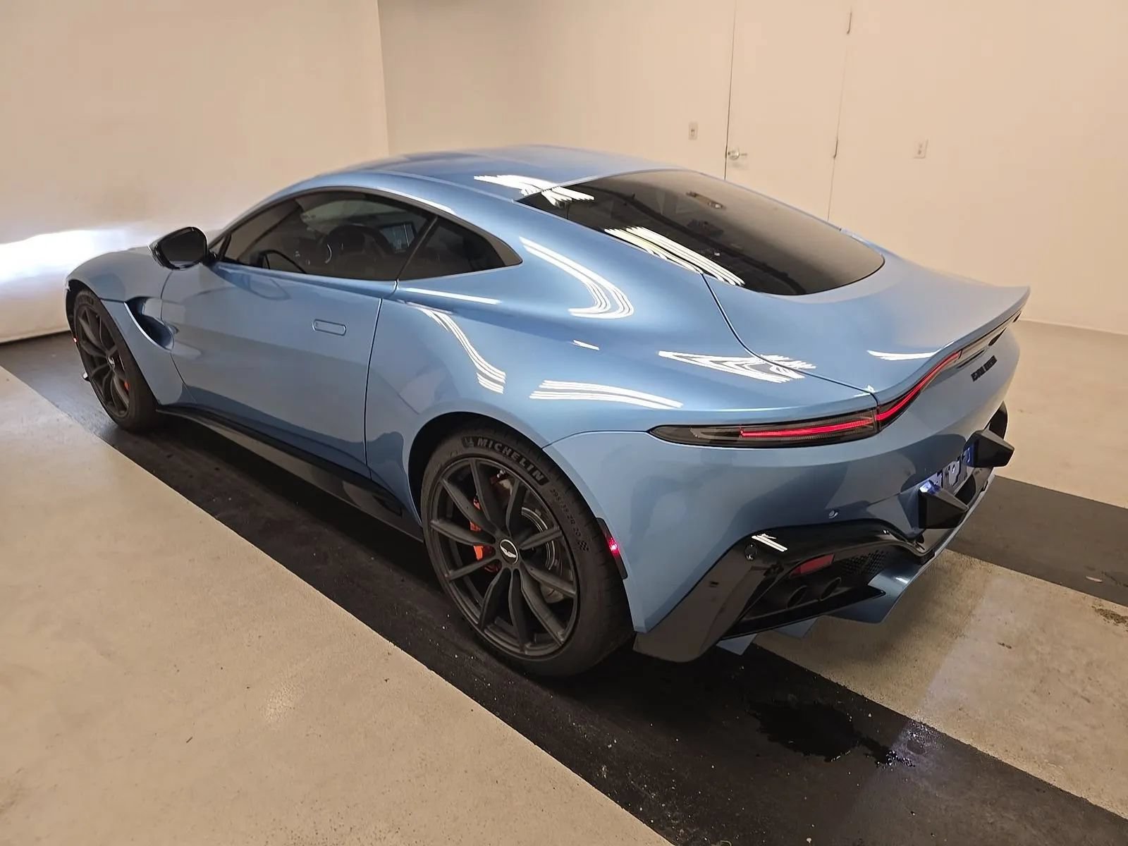 Used 2020 Aston Martin V8 Vantage Coupe RWD image 14