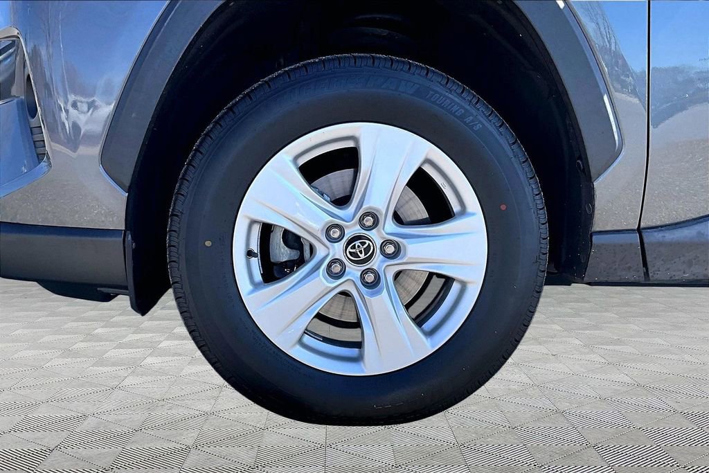 Used 2020 Toyota RAV4 XLE image 23