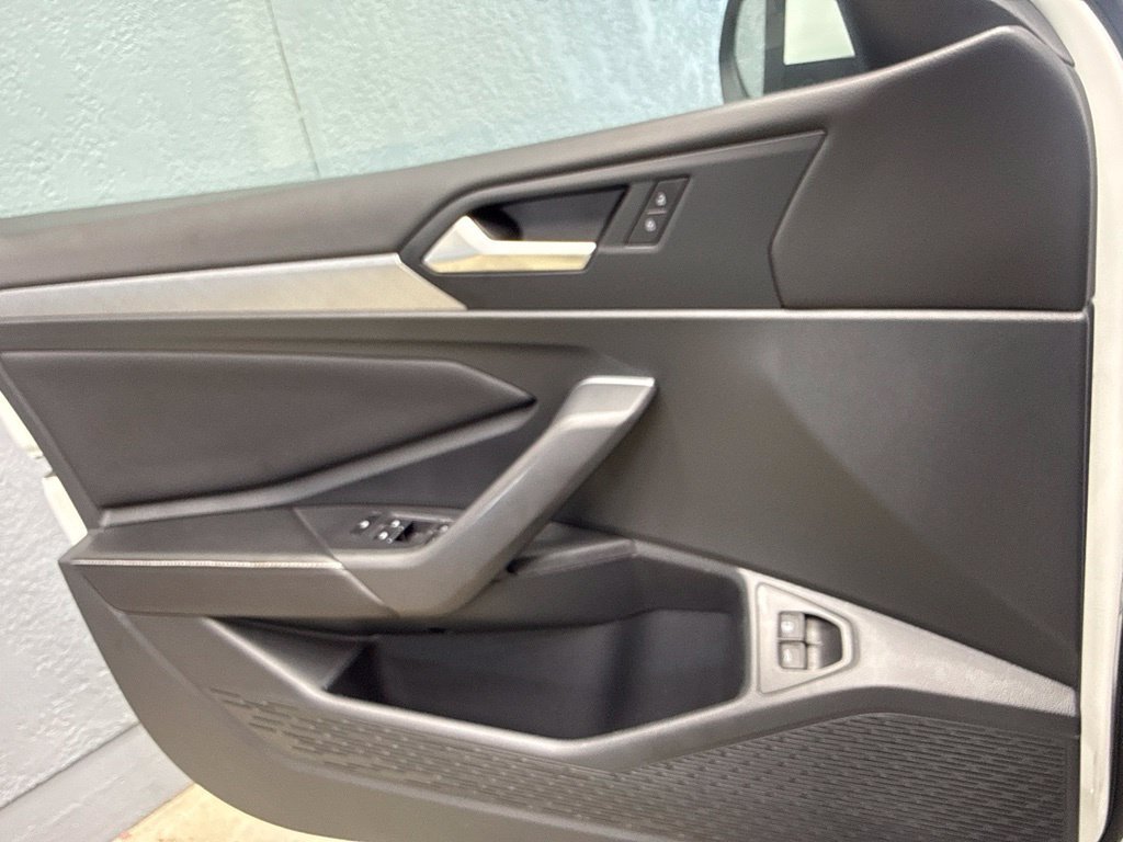 Used 2023 Volkswagen Jetta SE w/ Panoramic Sunroof Package FWD image 34