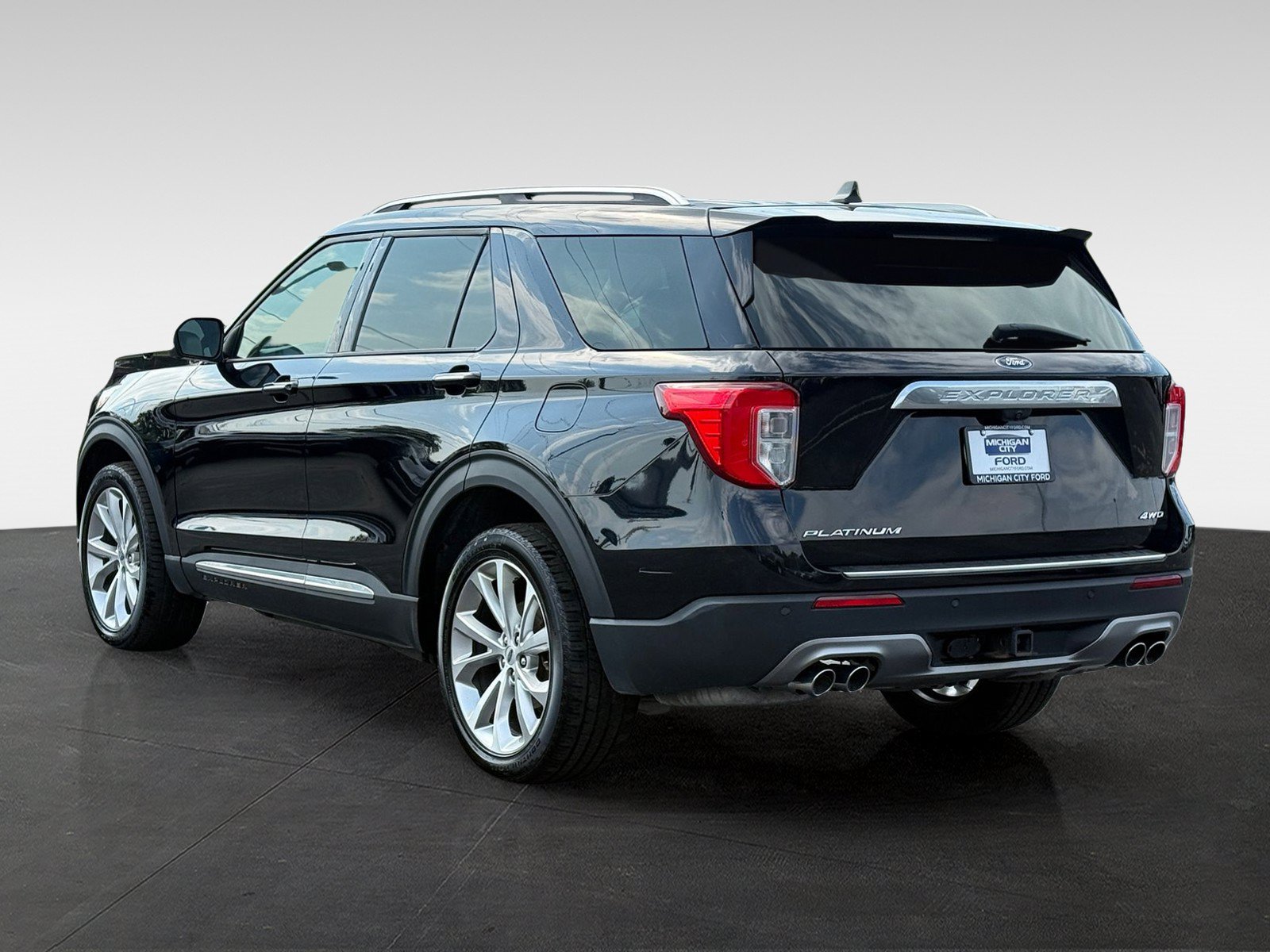 Used 2022 Ford Explorer Platinum w/ Equipment Group 601A AWD/4WD image 7