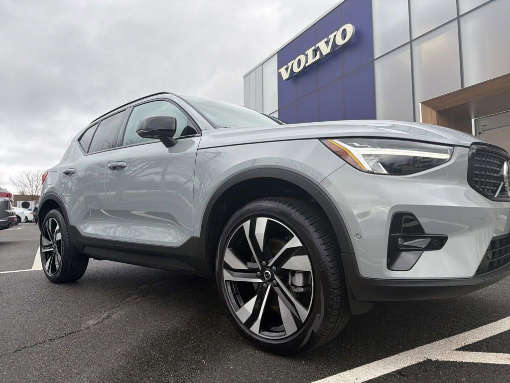 Certified 2026 Volvo XC40 B5 Plus w/ Climate Package