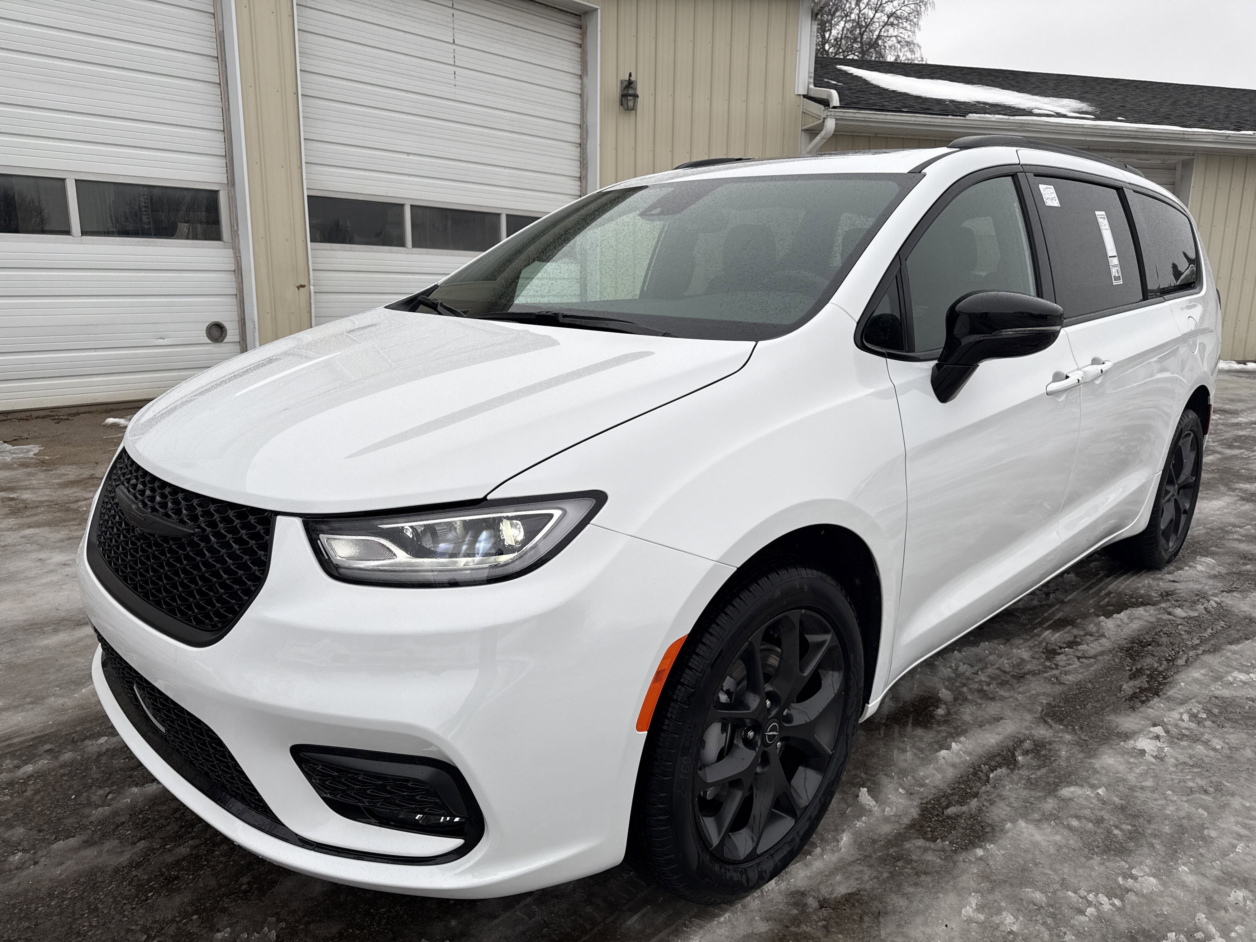 New 2026 Chrysler Pacifica Limited w/ Uconnect Theater Family Group image 12