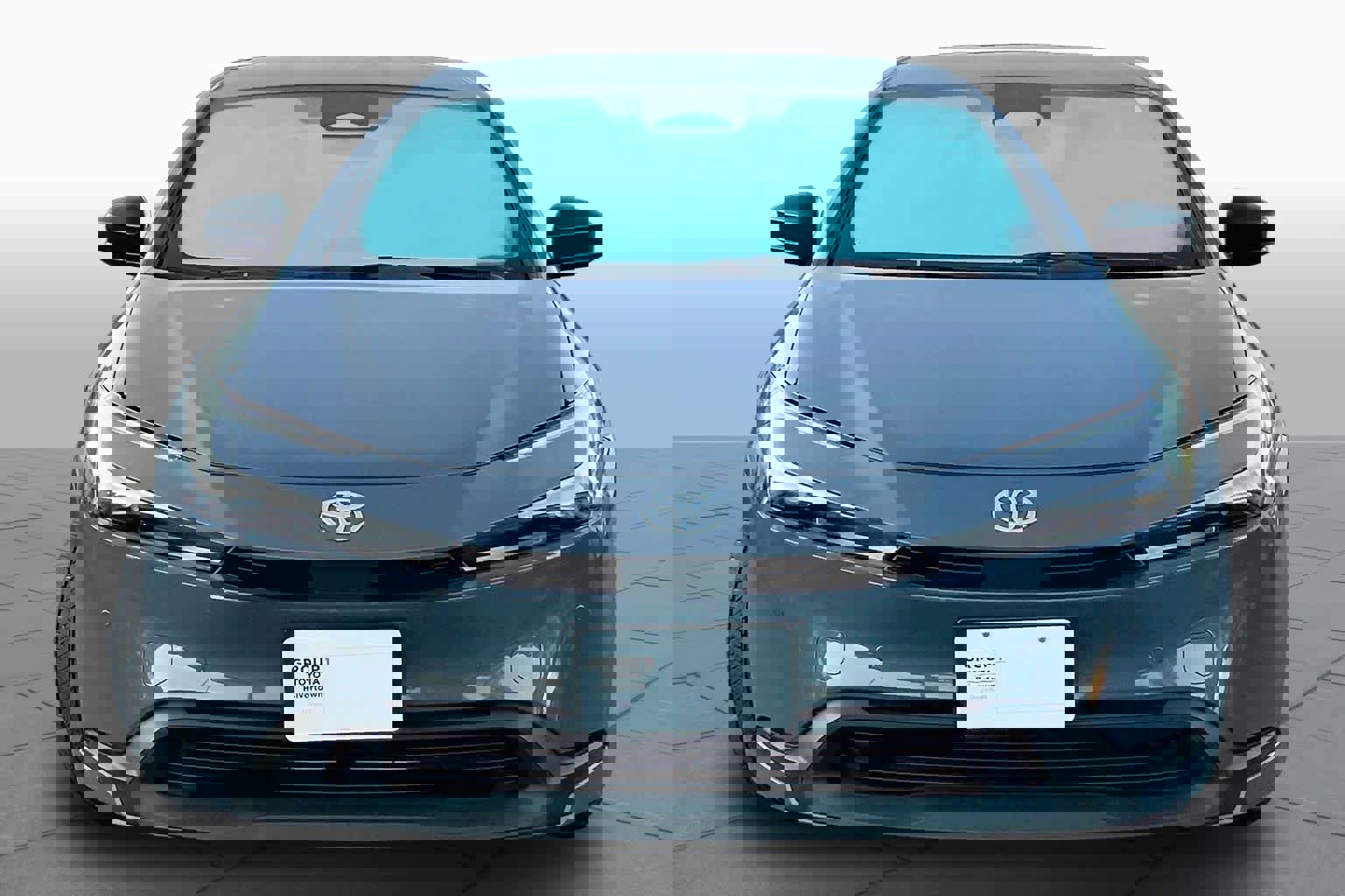 Used 2025 Toyota Prius LE FWD image 4