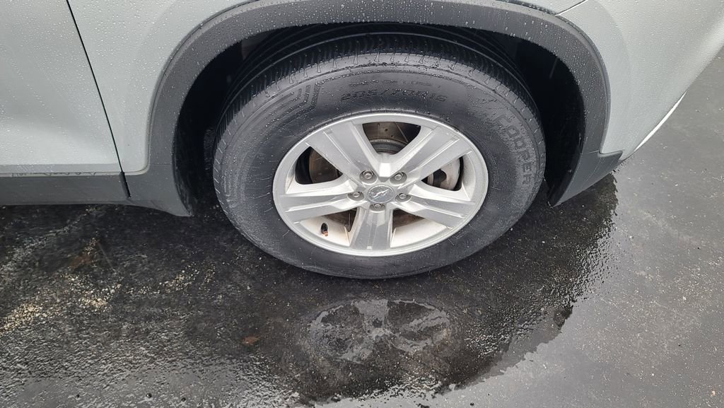 Used 2019 Chevrolet Trax LT w/ LT Convenience Package image 15