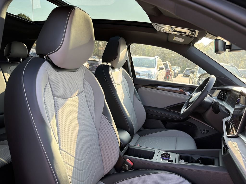 New 2026 Volkswagen Tiguan SE R-Line image 18