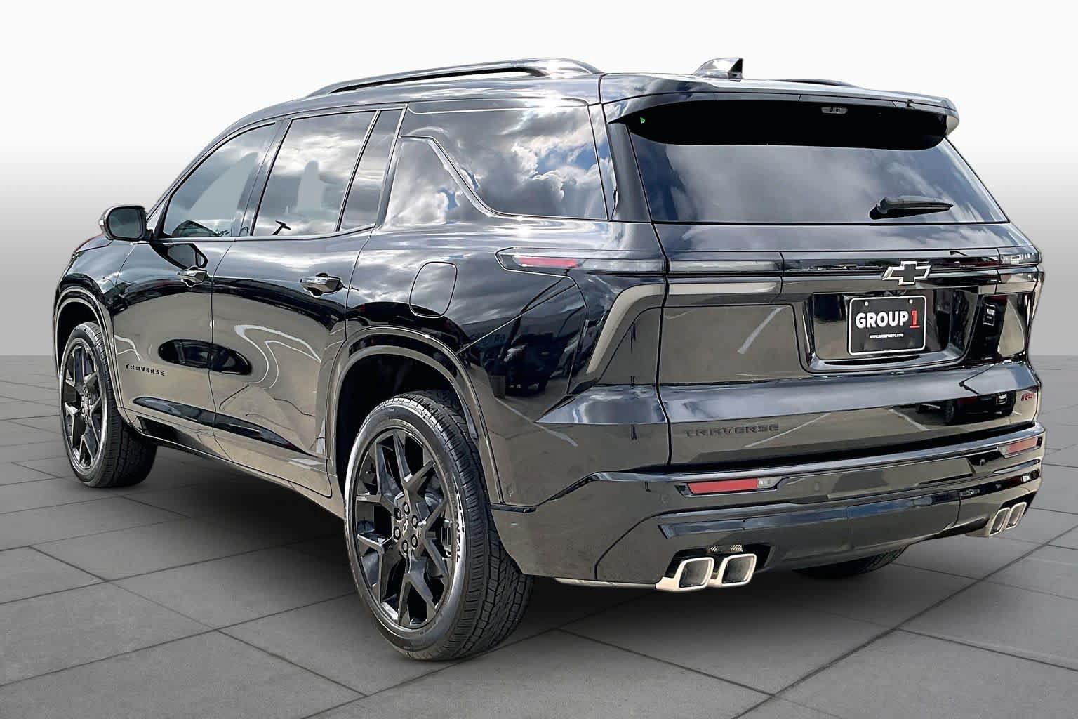 Used 2026 Chevrolet Traverse RS FWD image 12