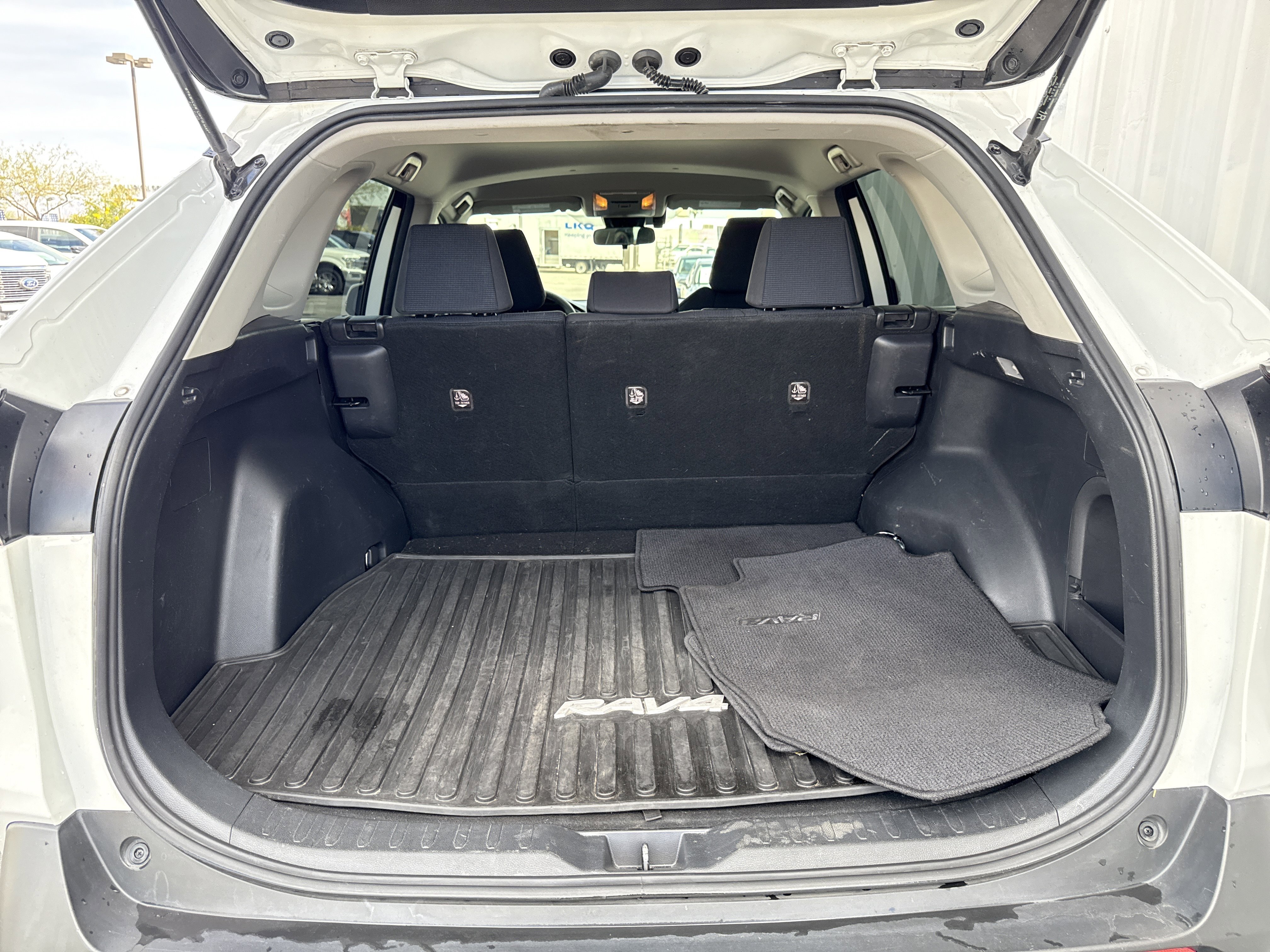 Used 2020 Toyota RAV4 LE image 8