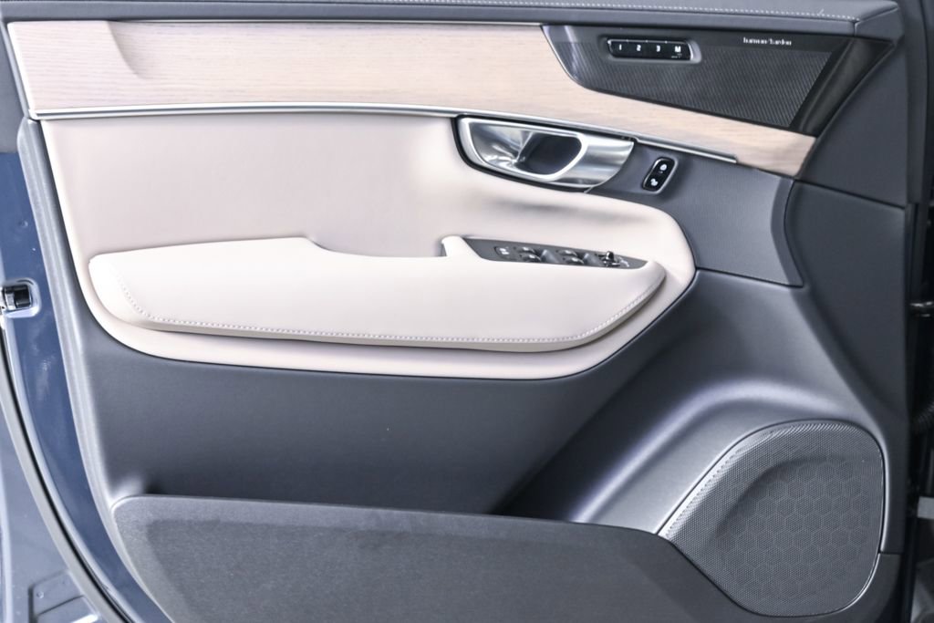 Certified 2026 Volvo XC90 B6 Plus w/ Protection Package Premier AWD/4WD image 8