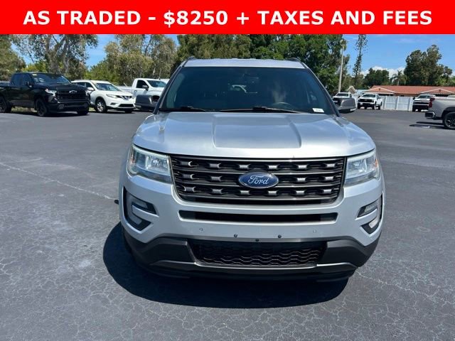 Used 2017 Ford Explorer XLT w/ Equipment Group 202A FWD image 2