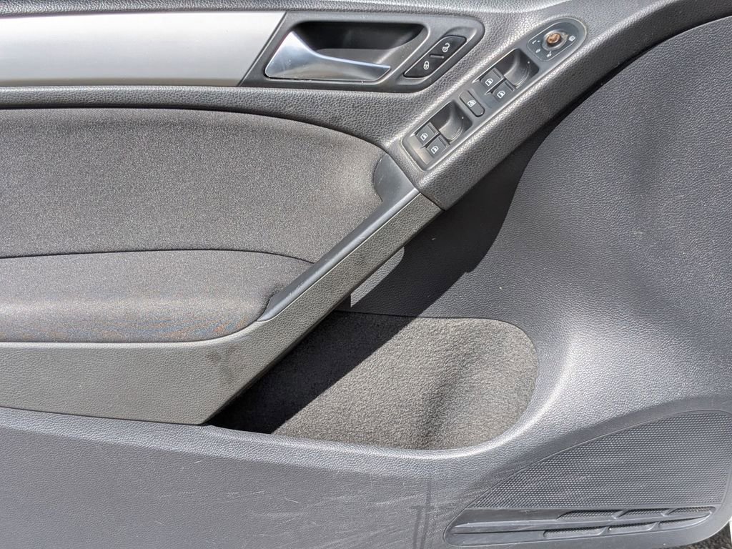 Used 2014 Volkswagen Golf 4-Door image 11