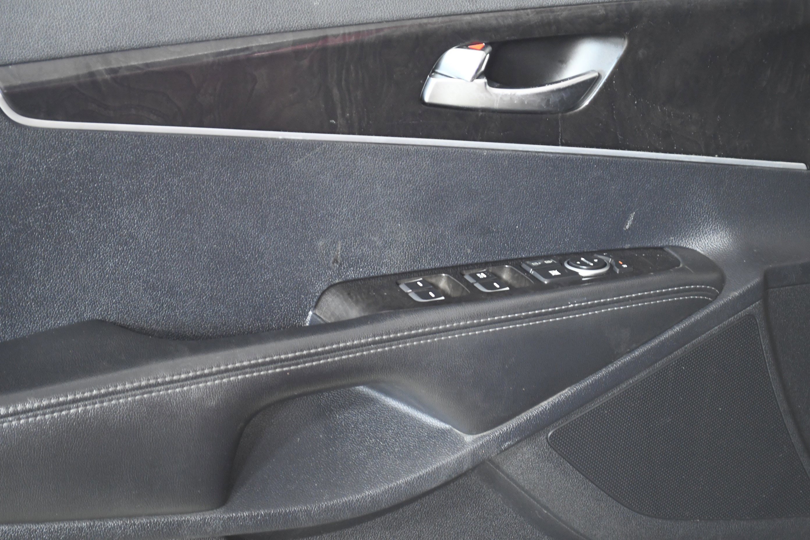 Used 2016 Kia Sorento LX w/ LX Convenience Package image 21