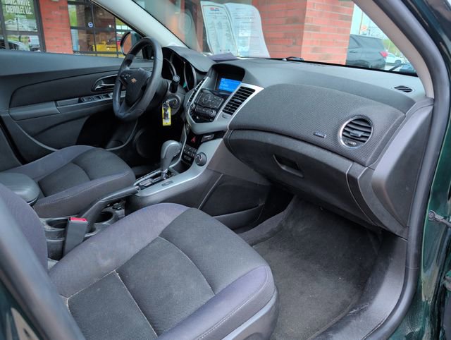 Used 2015 Chevrolet Cruze LT FWD image 17