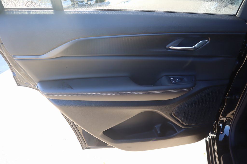 New 2025 Jeep Grand Cherokee L Laredo w/ Luxury Tech Group I image 17