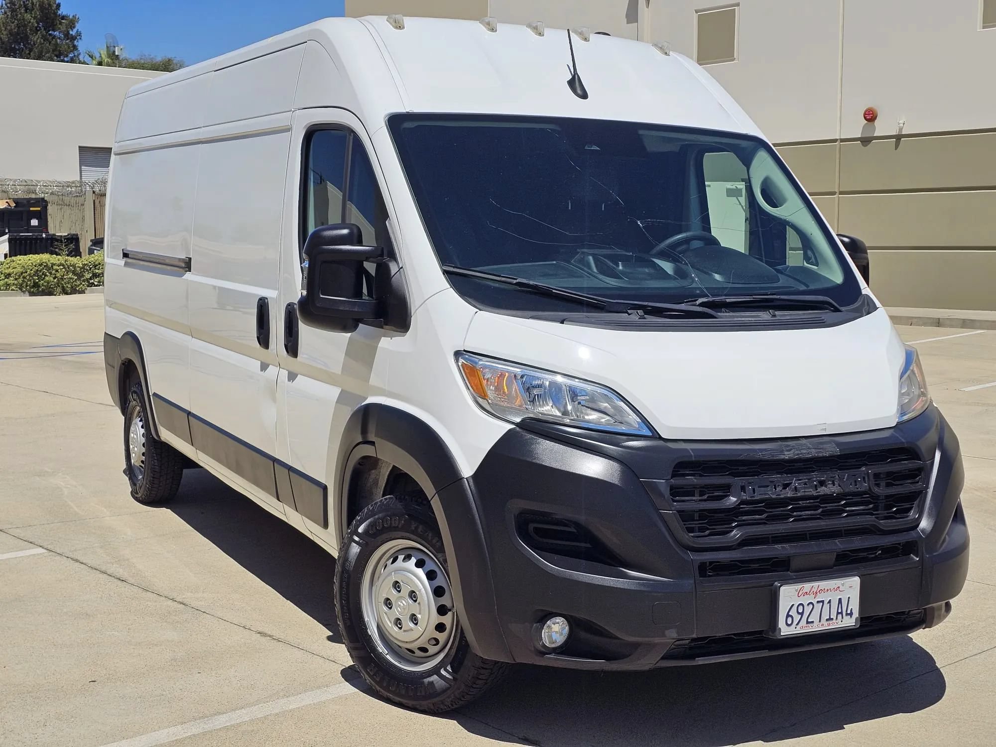 Used 2025 RAM ProMaster 2500 w/ Convenience Group FWD image 4