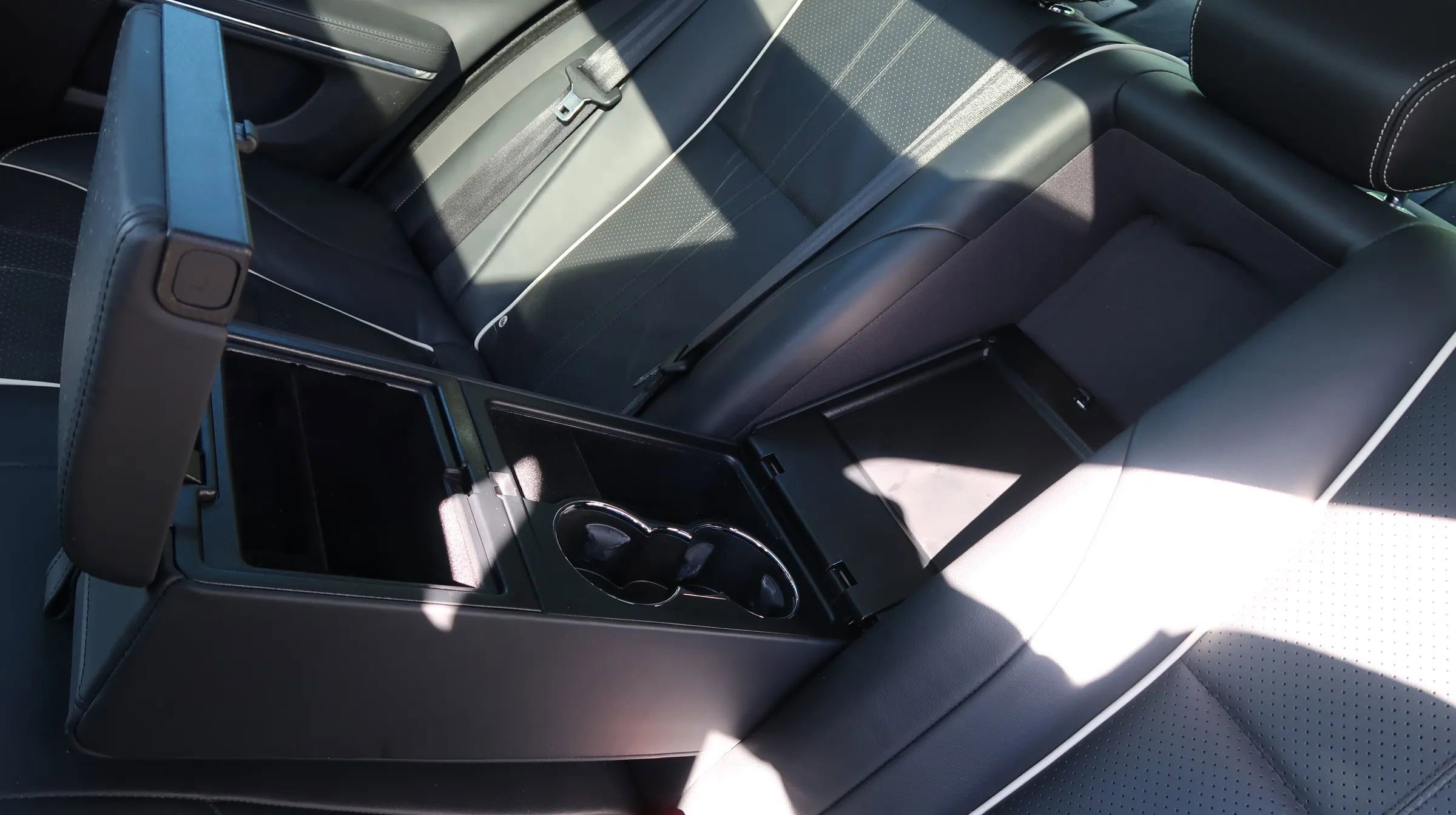 Used 2019 Jaguar XJ R-Sport image 43