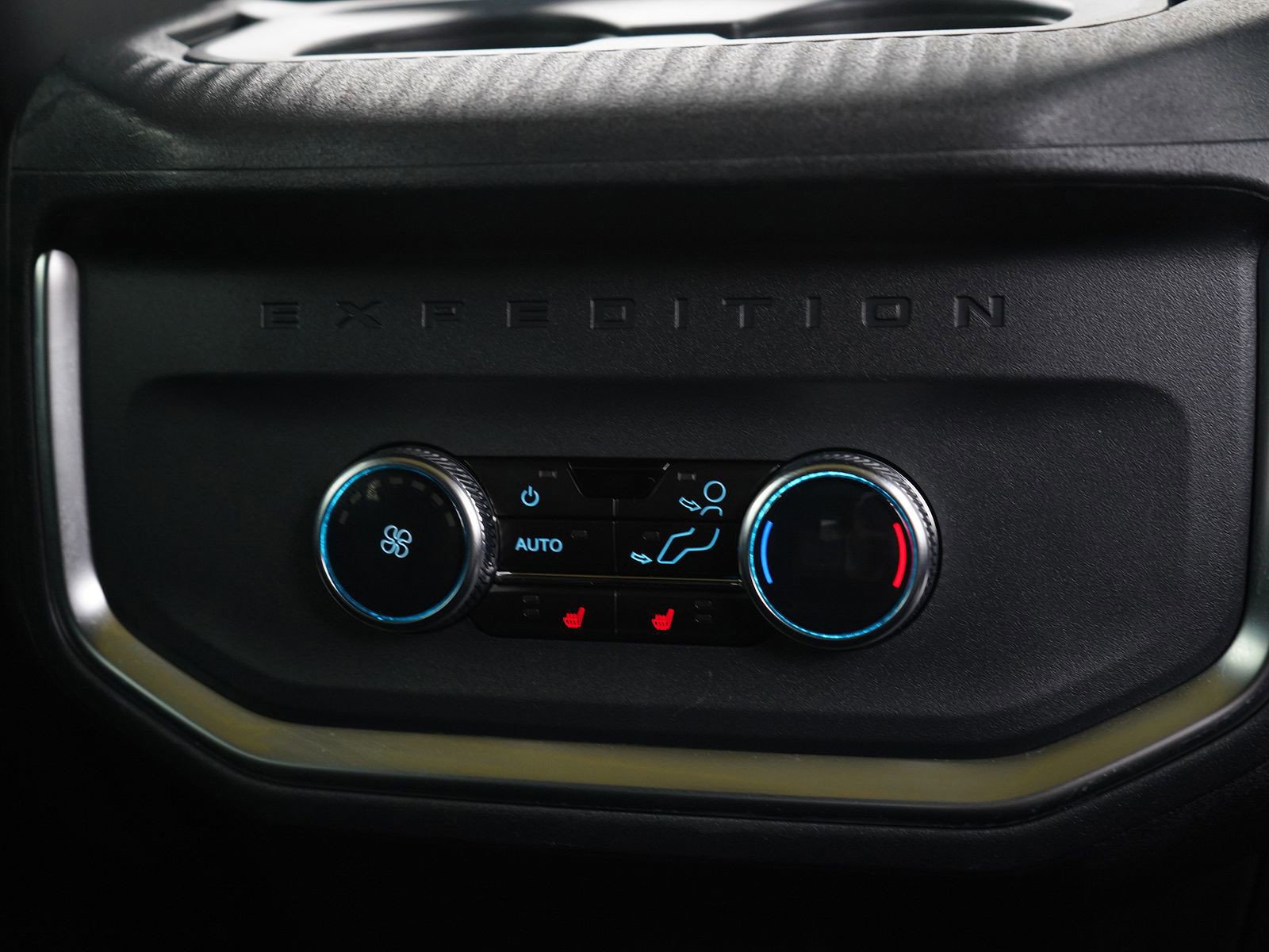Used 2025 Ford Expedition Tremor AWD/4WD image 18