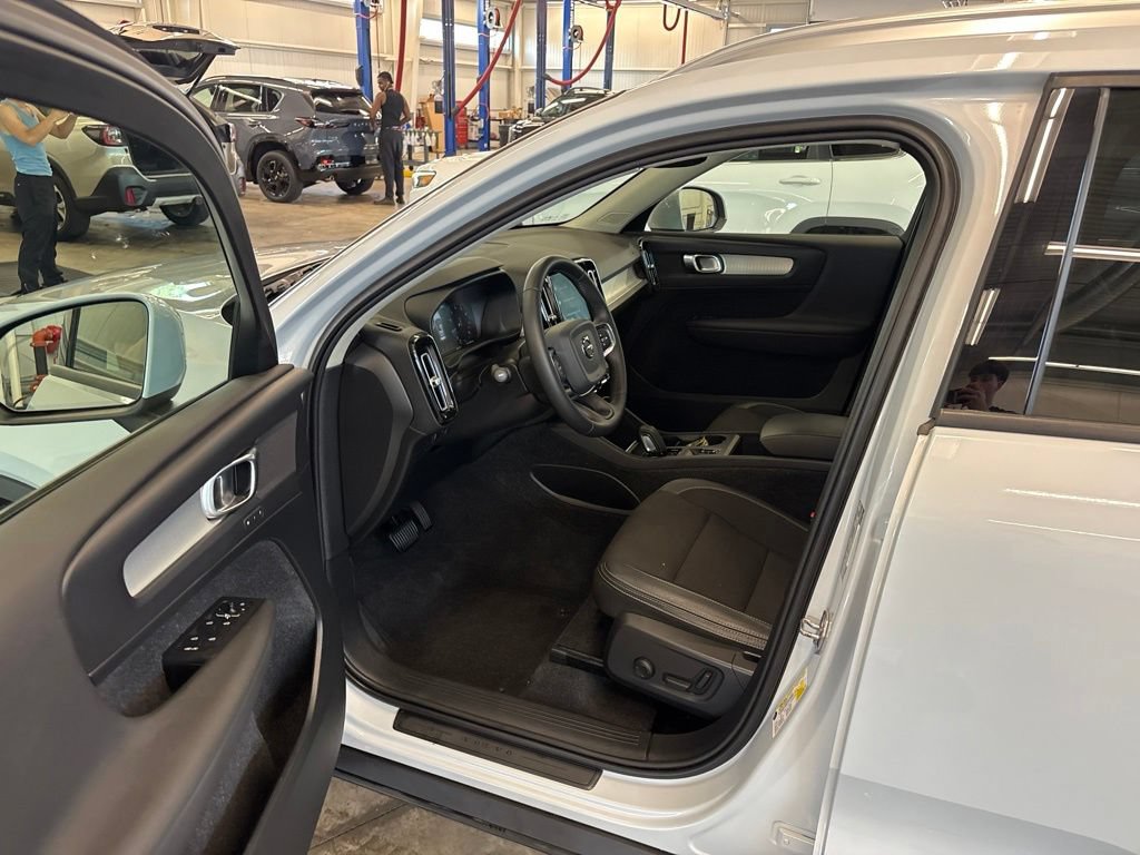 Used 2020 Volvo XC40 T5 Momentum w/ Protection Package AWD/4WD image 18