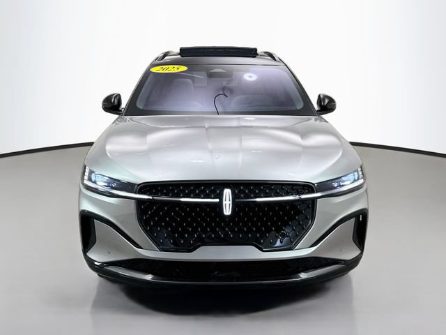 Used 2025 Lincoln Nautilus Reserve AWD/4WD image 2