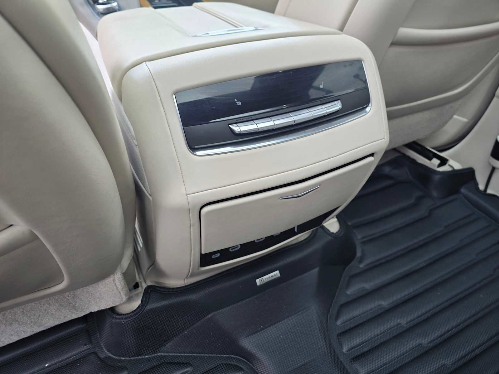 Used 2021 Cadillac Escalade Premium Luxury Platinum image 24