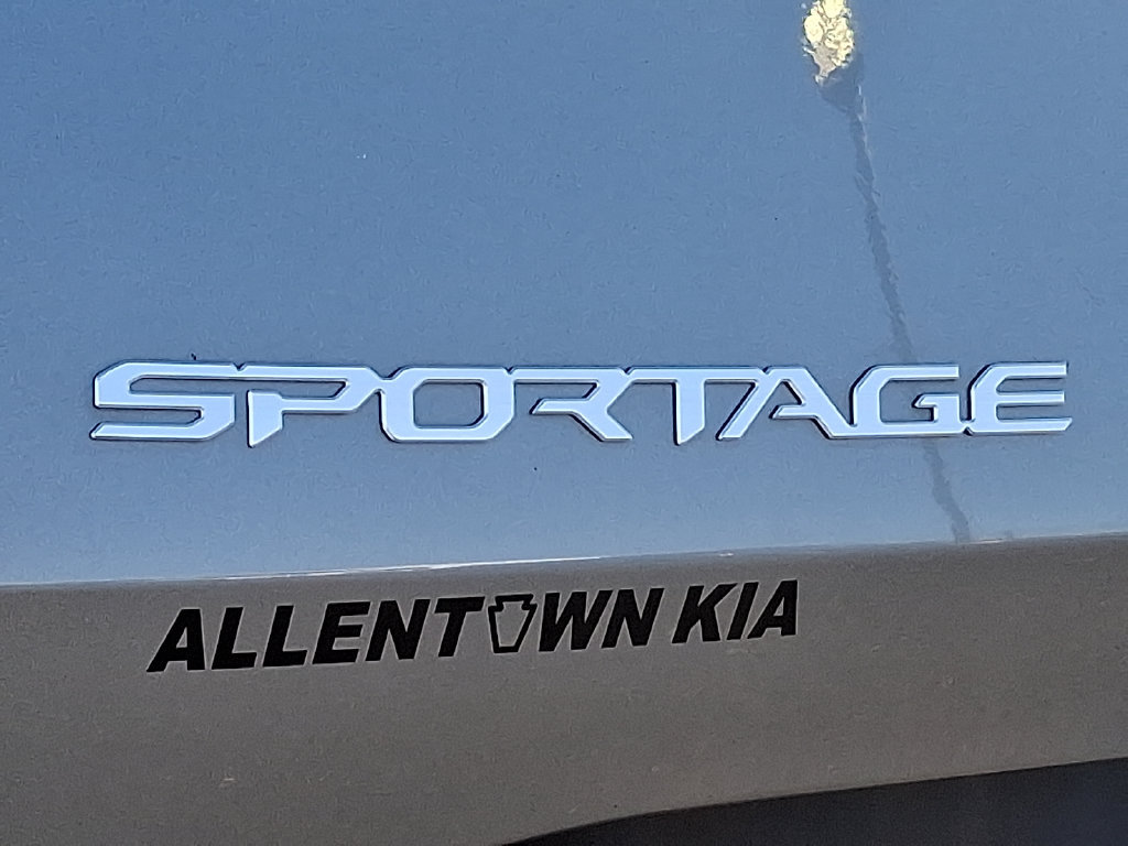 Used 2025 Kia Sportage LX FWD image 30