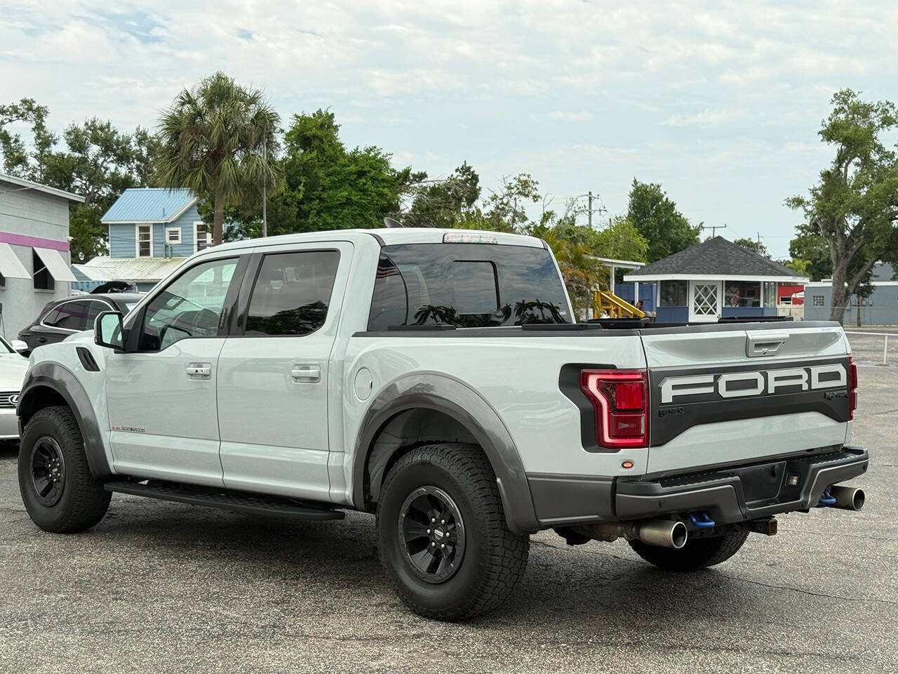 Used 2017 Ford F150 Raptor w/ Equipment Group 802A Luxury AWD/4WD image 6