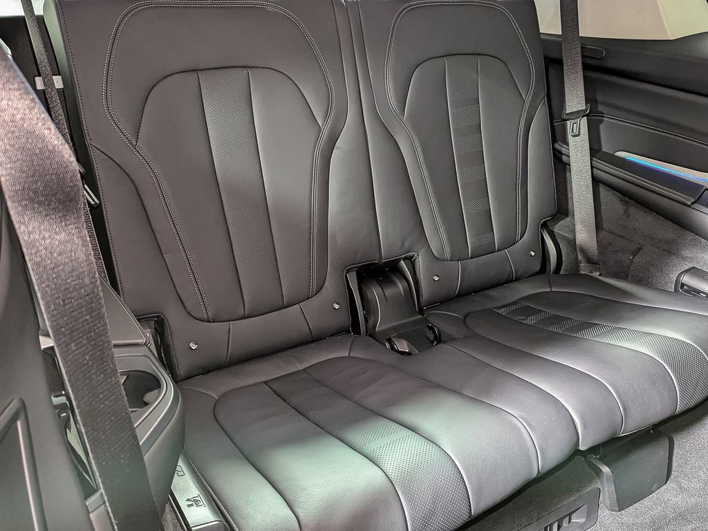 Used 2022 BMW X7 xDrive40i w/ Executive Package image 43