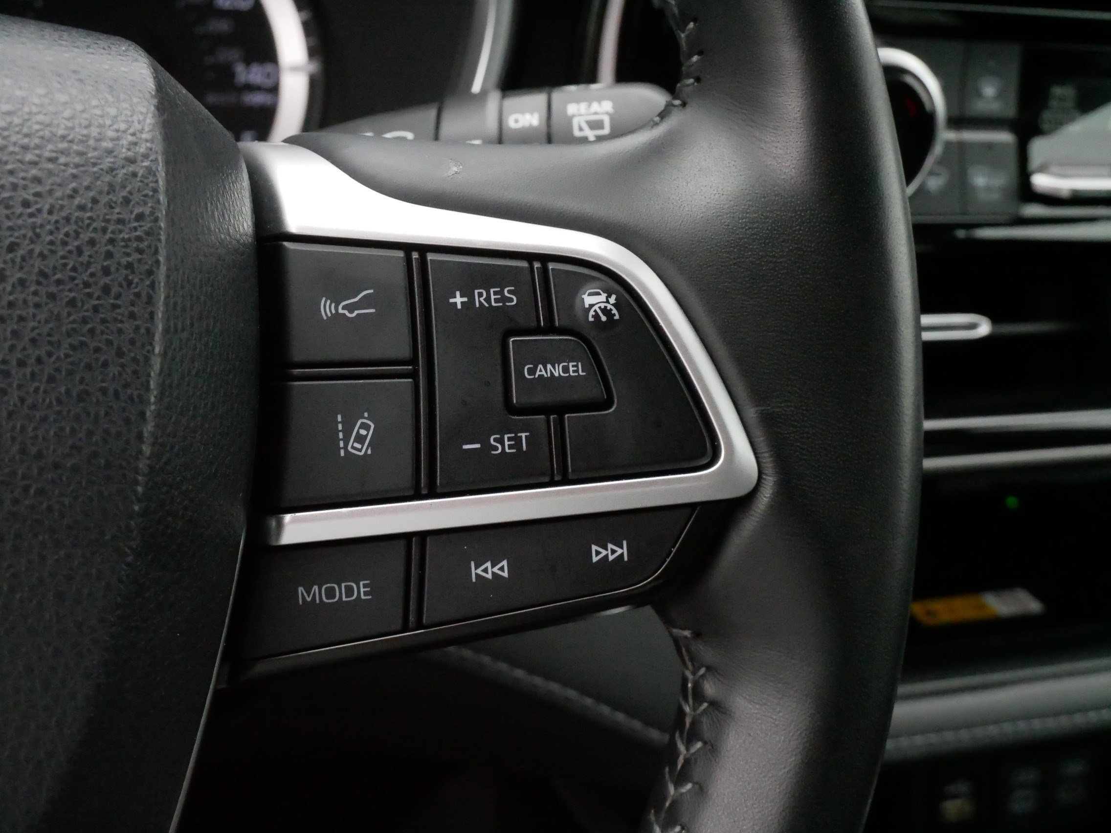 Used 2024 Toyota Highlander XLE AWD/4WD image 26