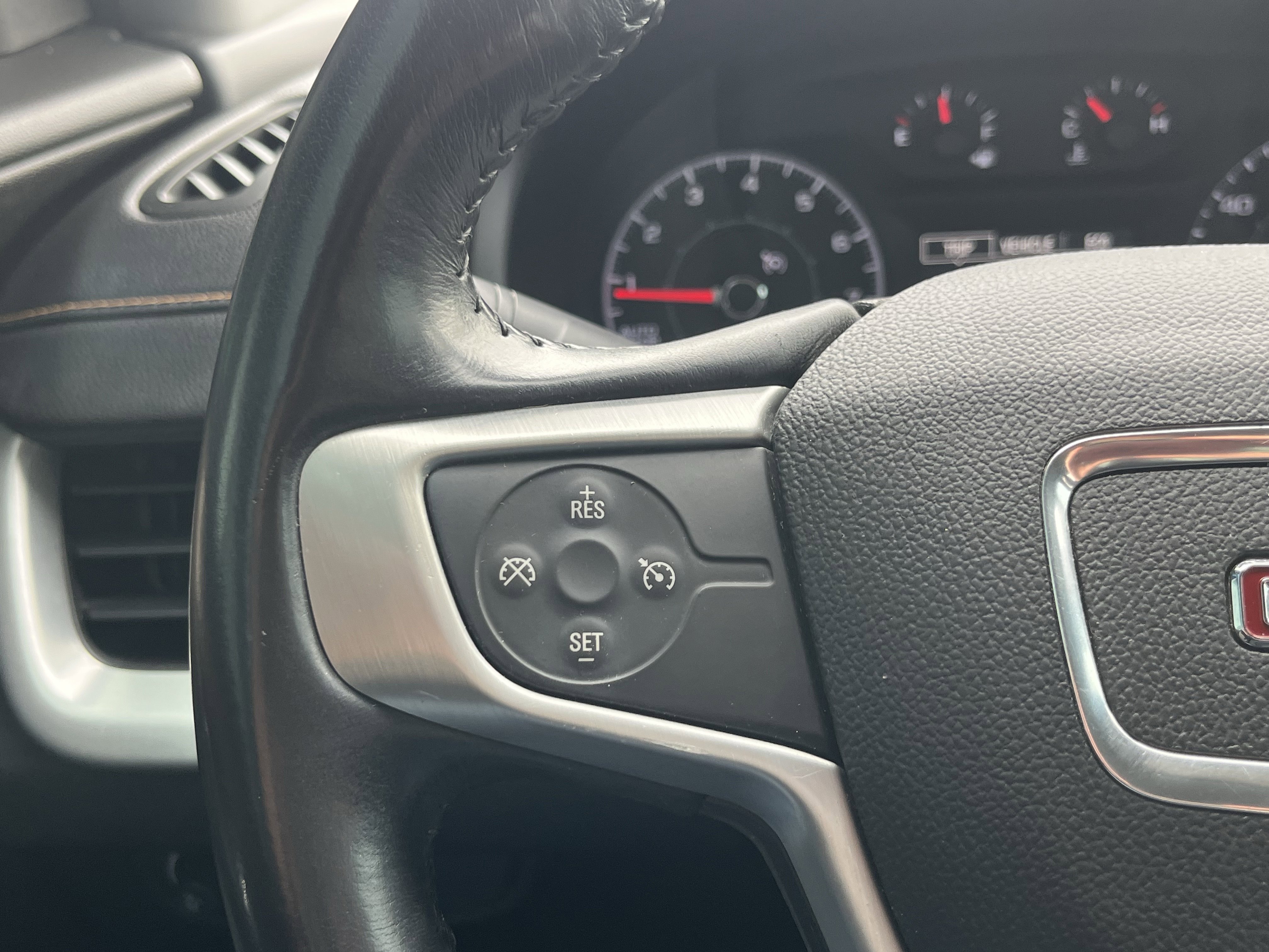 Used 2018 GMC Terrain SLE w/ Driver Convenience Package image 12