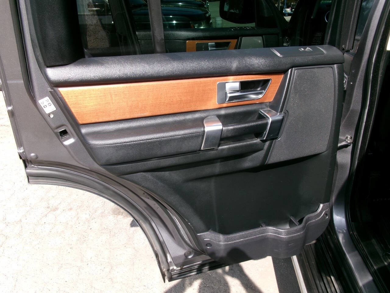 Used 2016 Land Rover LR4 HSE Silver Edition AWD/4WD image 18