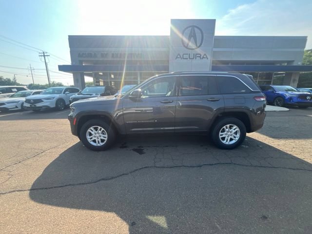 Used 2023 Jeep Grand Cherokee Laredo AWD/4WD image 39