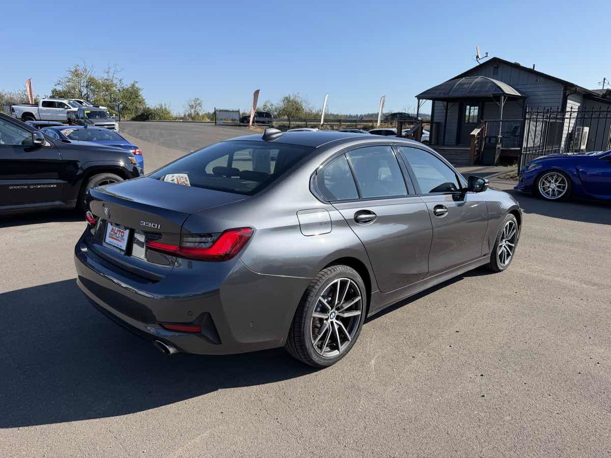 Used 2019 BMW 330i xDrive Sedan AWD/4WD image 8