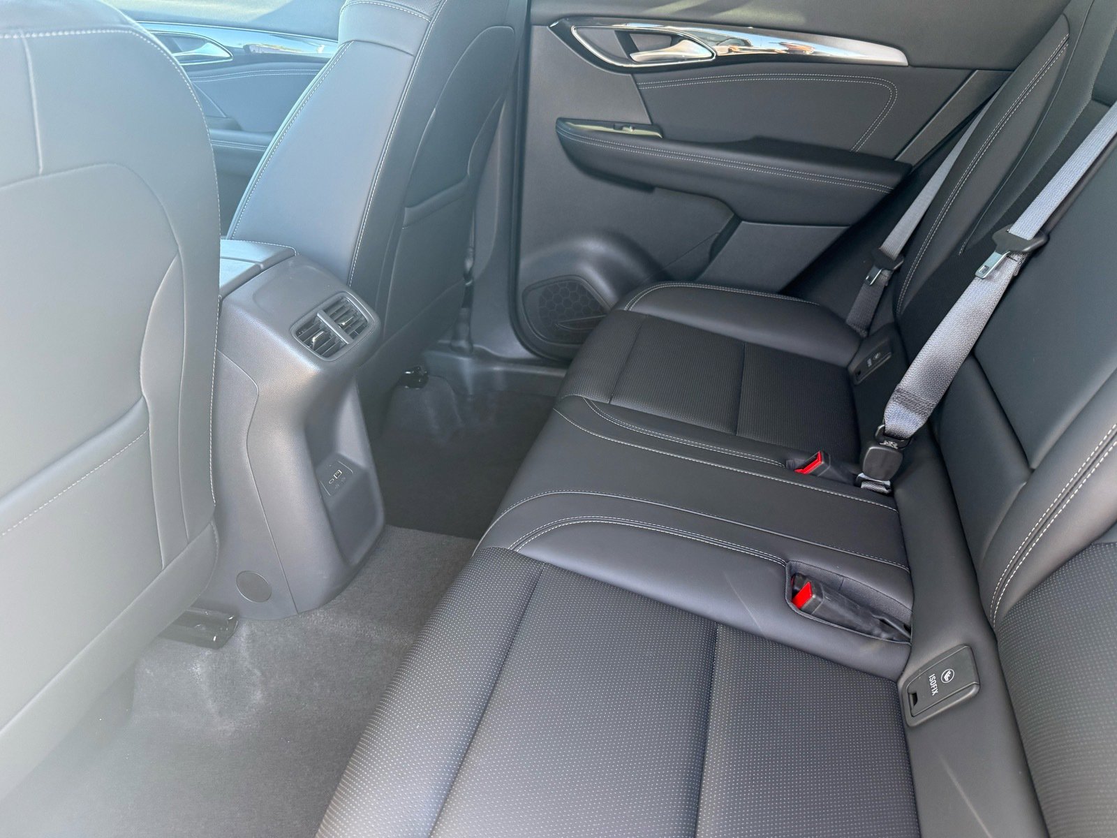 Used 2025 Buick Envision Preferred image 12