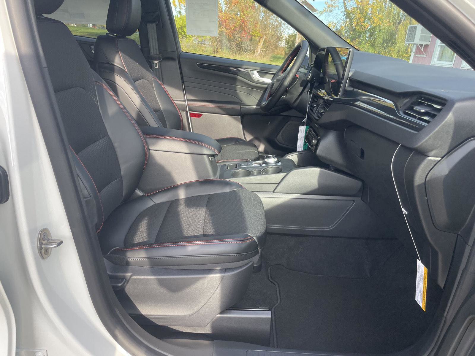 New 2026 Ford Escape ST-Line Select w/ Tech Pack #1 AWD/4WD image 31