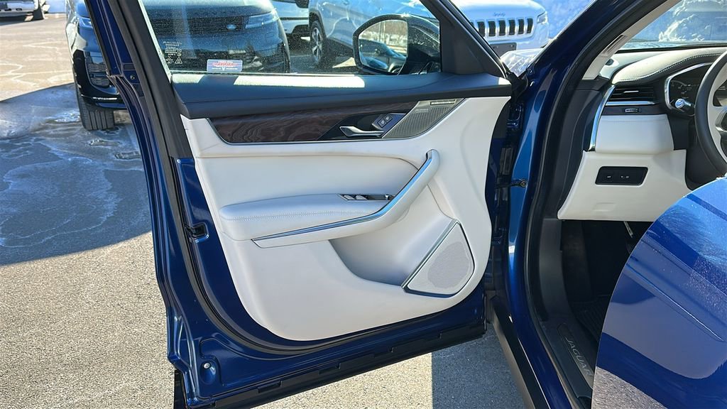 Certified 2022 Jaguar F-PACE S image 8