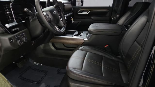 Used 2025 Chevrolet Silverado 2500 High Country w/ Midnight Edition image 13