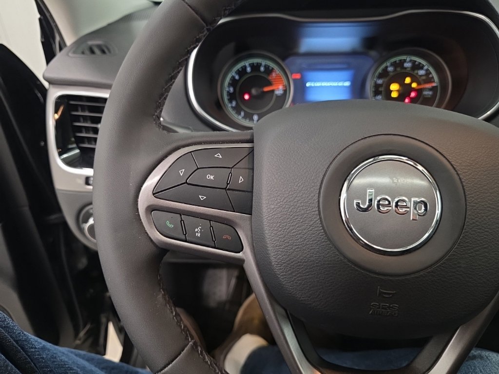 Used 2022 Jeep Cherokee Limited AWD/4WD image 14