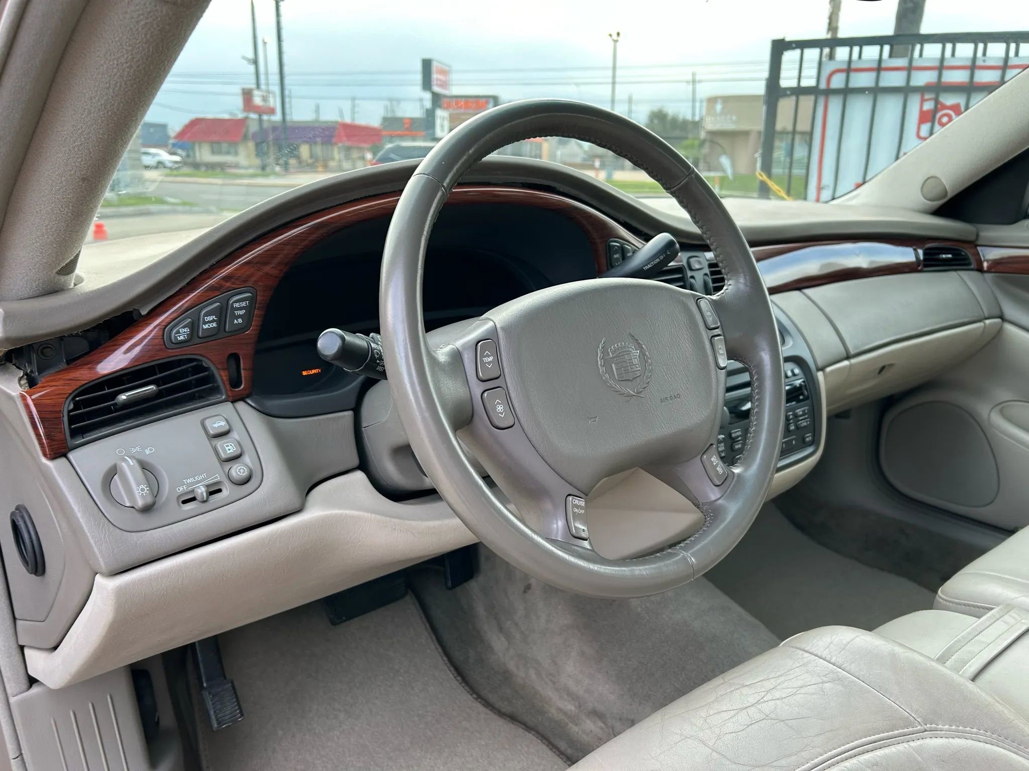 Used 2000 Cadillac De Ville Sedan w/ Comfort/Convenience Pkg FWD image 10