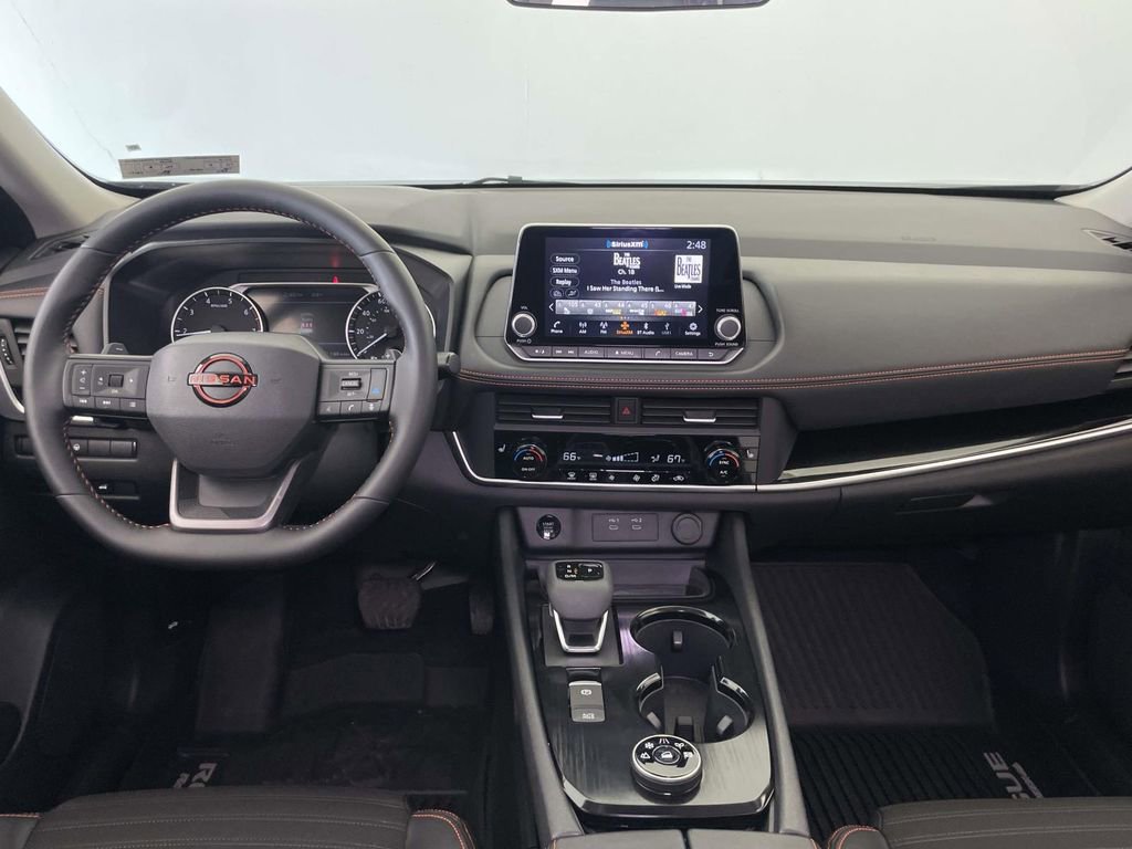Used 2025 Nissan Rogue SV AWD/4WD image 24