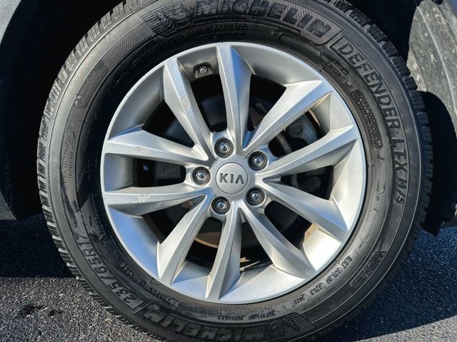 Used 2017 Kia Sorento LX image 11