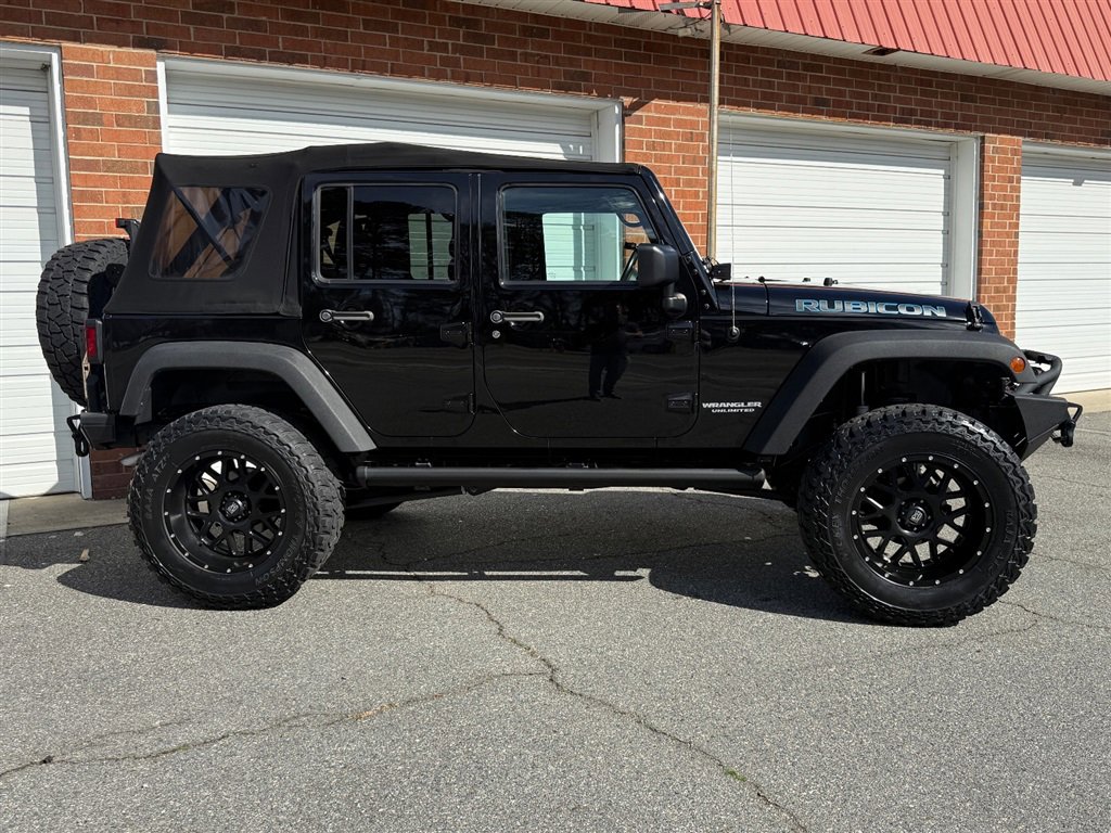 Used 2015 Jeep Wrangler Unlimited Rubicon w/ Dual Top Group image 37