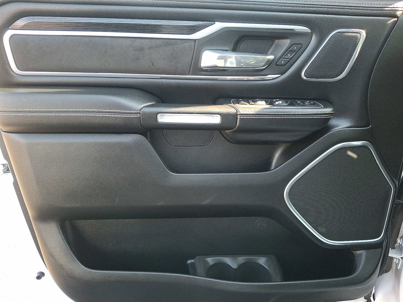 Used 2023 RAM 1500 Laramie AWD/4WD image 12